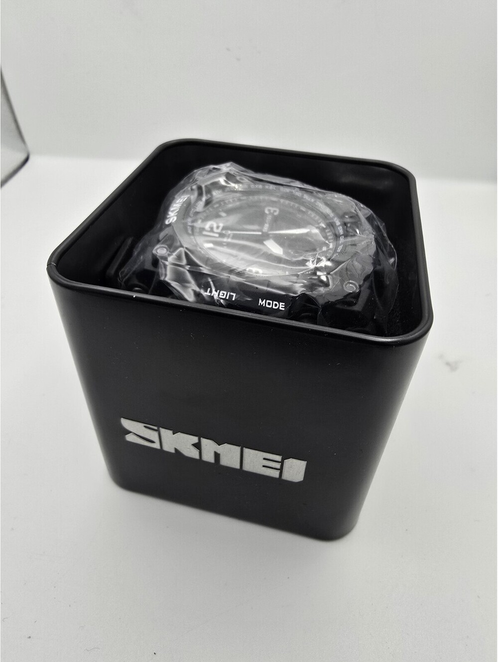 SKMEI Men's Outdoor Sport Watch -with Calendar Date Stopwatch Digital Wristwatch